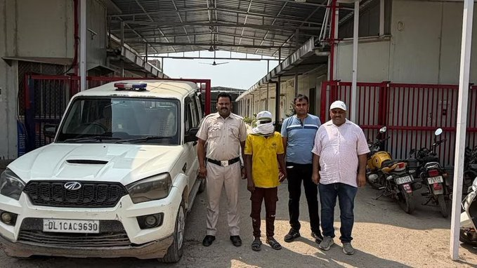 RealReport24X7's tweet photo. A minor girl was allegedly gang-raped and murdered in Outer North Delhi. Four accused, including three minors, have been arrested. Police reportedly analysed footage from around 50 CCTV cameras and recovered a knife allegedly linked to the murder along with blood-stained clothes. https://t.co/nVhOVtrig4