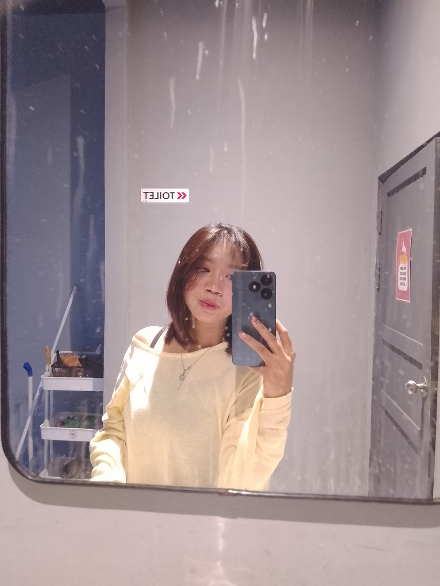 bymei43's tweet photo. Udah ditahan kangen rambut panjang😭😭 https://t.co/rgph0RPuDR