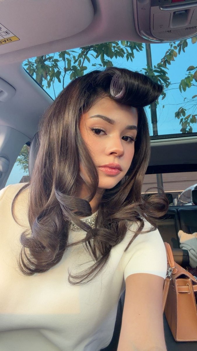 utasMARIA's tweet photo. good morning &amp; happy friday, guys! hope everyone’s having a good morning so far :> telat dikit jadi berangkat sambil siap-siap, udah ada guru belum guys? https://t.co/B4uobeMwq7