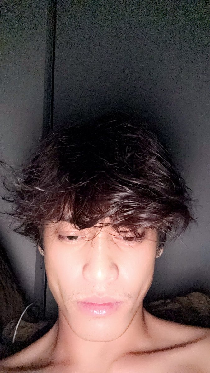 2cool4conn0r's tweet photo. Bed head https://t.co/PFb8tKtkcb