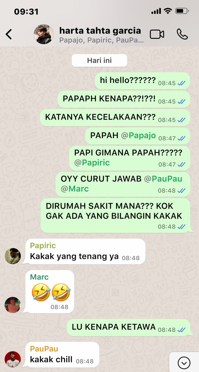 jjamicasas's tweet photo. #joaric family ft. gue, pau, bernal as their child β six tweets au.
Suatu saat ketika Papa Joan cidera. https://t.co/sq86TCceXN
