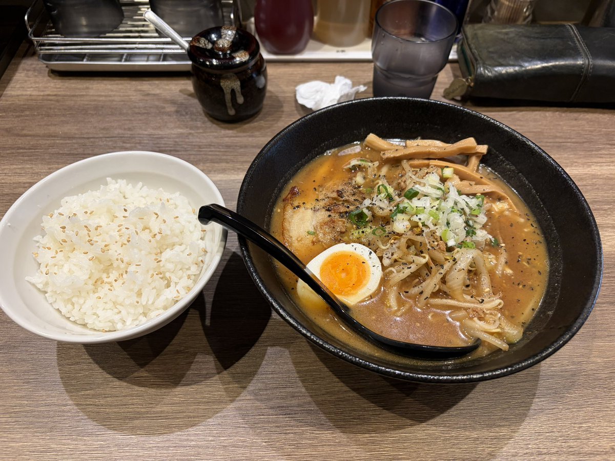 hissar0528's tweet photo. やっぱり味噌です🍜
美味かった🤤
 #ひろや https://t.co/WHM6auwuy7