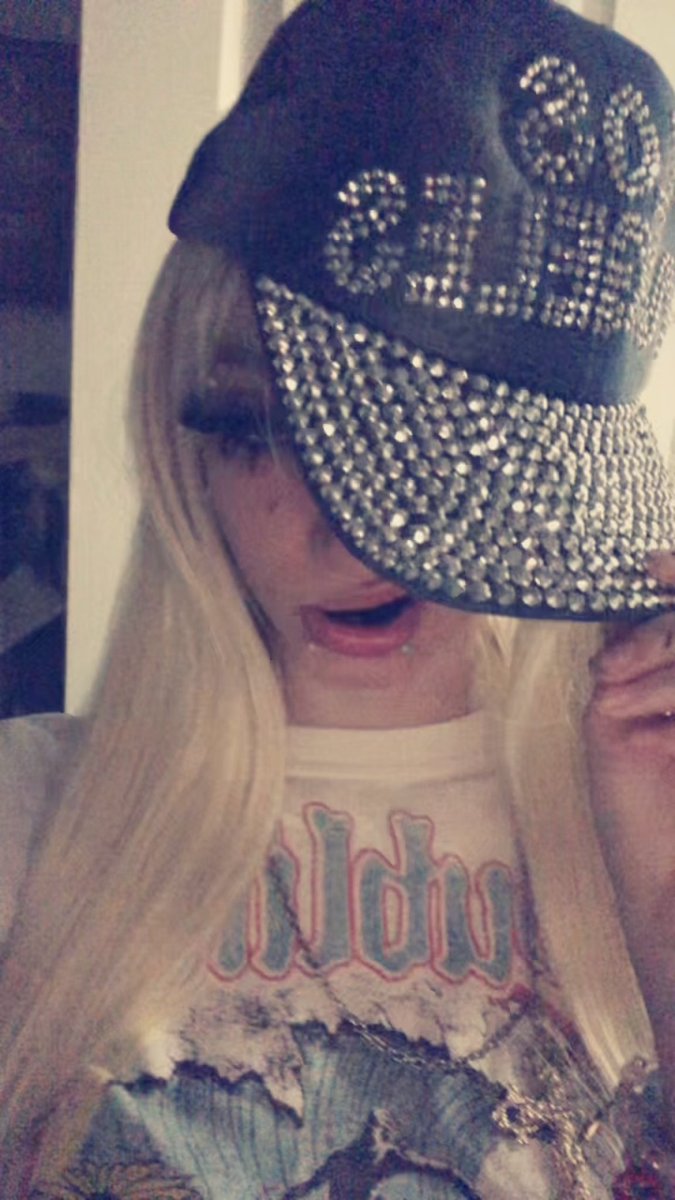 pinkpusonurlips's tweet photo. #swagoverload #moothunt #alt ? https://t.co/r6bRqCPdfS