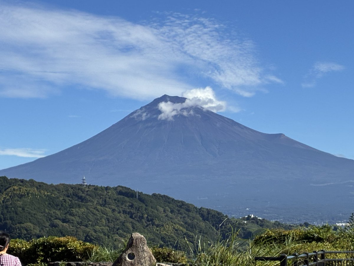 ginko315's tweet photo. 今朝の富士山です。
今日は👶の子守に来ました。
ﾔｯﾄ ﾈﾀ https://t.co/n1rICVHrRn