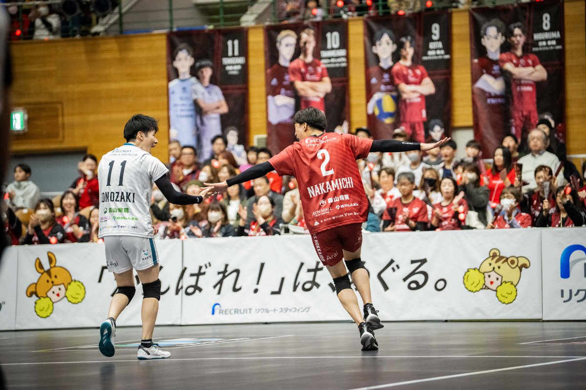 voreas_official's tweet photo. /／
🐺 2026-27シーズン
📣入会特典＆来場特典の受け取り方法をご案内！
\＼

来場特典を受け取るには、ホームゲームに来場するたびに【WOLVESブース】でポイントの取得が必要です📍

ご来場の際は、忘れずにWOLVESブースへお立ち寄りください！

🎁 入会特典は、ホームゲーム会場でお受け取りいただけます。
さらに10月17日（土）開催の「ヴォレアス北海道 出陣式」でもお渡しする予定です🙌

「早く特典を受け取りたい！」という方は、ぜひ出陣式へ🐺🔥

🔻受け取り方法の詳細はこちら
https://t.co/52uXZejlzm

🔻出陣式の詳細はこちら
https://t.co/ElOZ5DSPig

＼ 🐺WOLVESの仲間を募集中！🔥／

WOLVES会員のみ出陣式にご参加いただけます！
年会費無料のWHITE会員も対象です！

実戦形式で行う紅白戦や、シーズン開幕を直前に控えた選手たちの熱い意気込みをお届けします🔥

「WOLVES」の仲間に、ぜひ加わってください🤝
皆さまのご入会をお待ちしております！

🔻WOLVESの詳細・入会はこちら
https://t.co/6fFjQLLHtw

#ヴォレアス北海道 #ヴォレアス #バレーボール