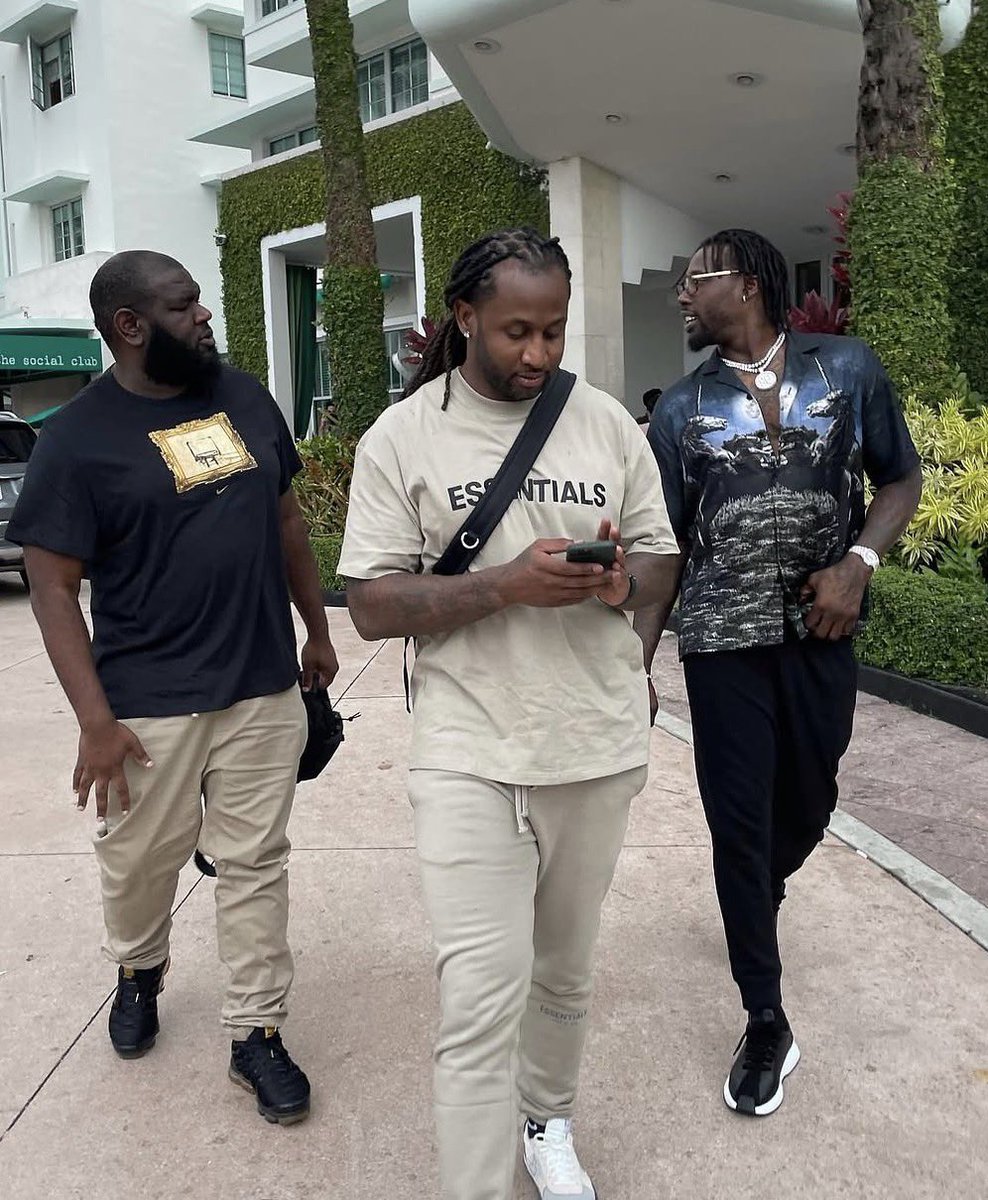 ragazzi189's tweet photo. i can’t go to war with this nigga as my play caller https://t.co/I2aYDrUS10