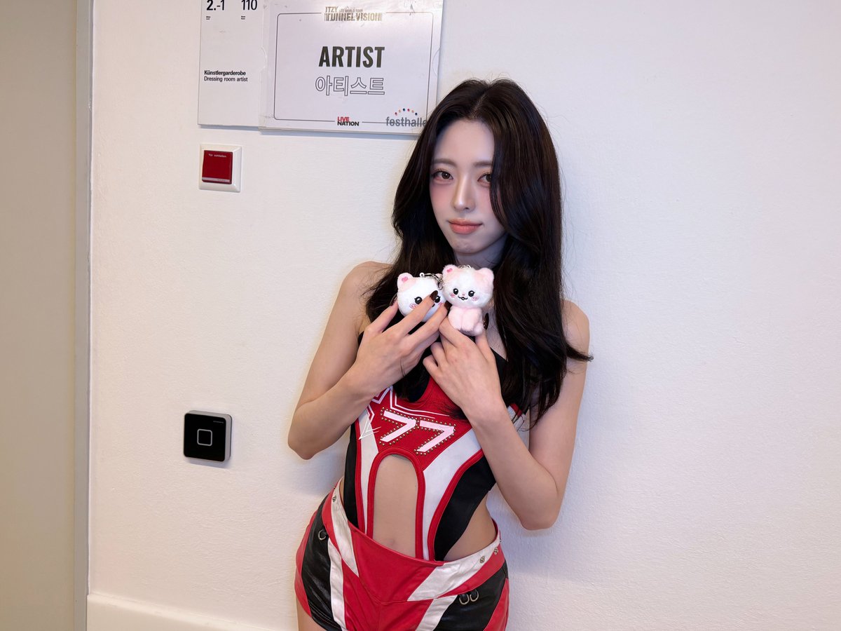 ITZYofficial's tweet photo. ITZY 3RD WORLD TOUR <TUNNEL VISION> Google Maps is now updated!
📍 https://t.co/olOP5tD3Fy

🐰 Yuna's review for the FRANKFRUT show

프랑크푸르트🩷
잘 즐겨주는 믿지들 덕분에 아주 신났다~
우리 다음에 또 만나아👋🏻🫶🏻

Frankfurt🩷
Had so much fun thanks to MIDZY enjoying our show~
Let’s meet again next timeee👋🏻🫶🏻

Final stop is… SINGAPORE
Keep your eyes on ITZY❤️‍🔥

* Due to technical error of google map review, review is not appearing on the google map right now.

#ITZY #MIDZY @ITZYofficial
#ITZY_TUNNELVISION
#ITZY_TNVS
#ITZY_WORLD_TOUR