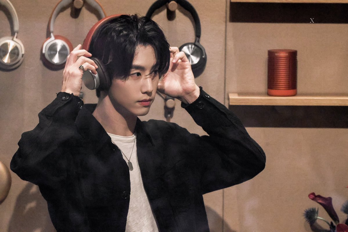 X_x1y4z7's tweet photo. 260917 🐰

#MarkTuan https://t.co/lpBuAwvNTg