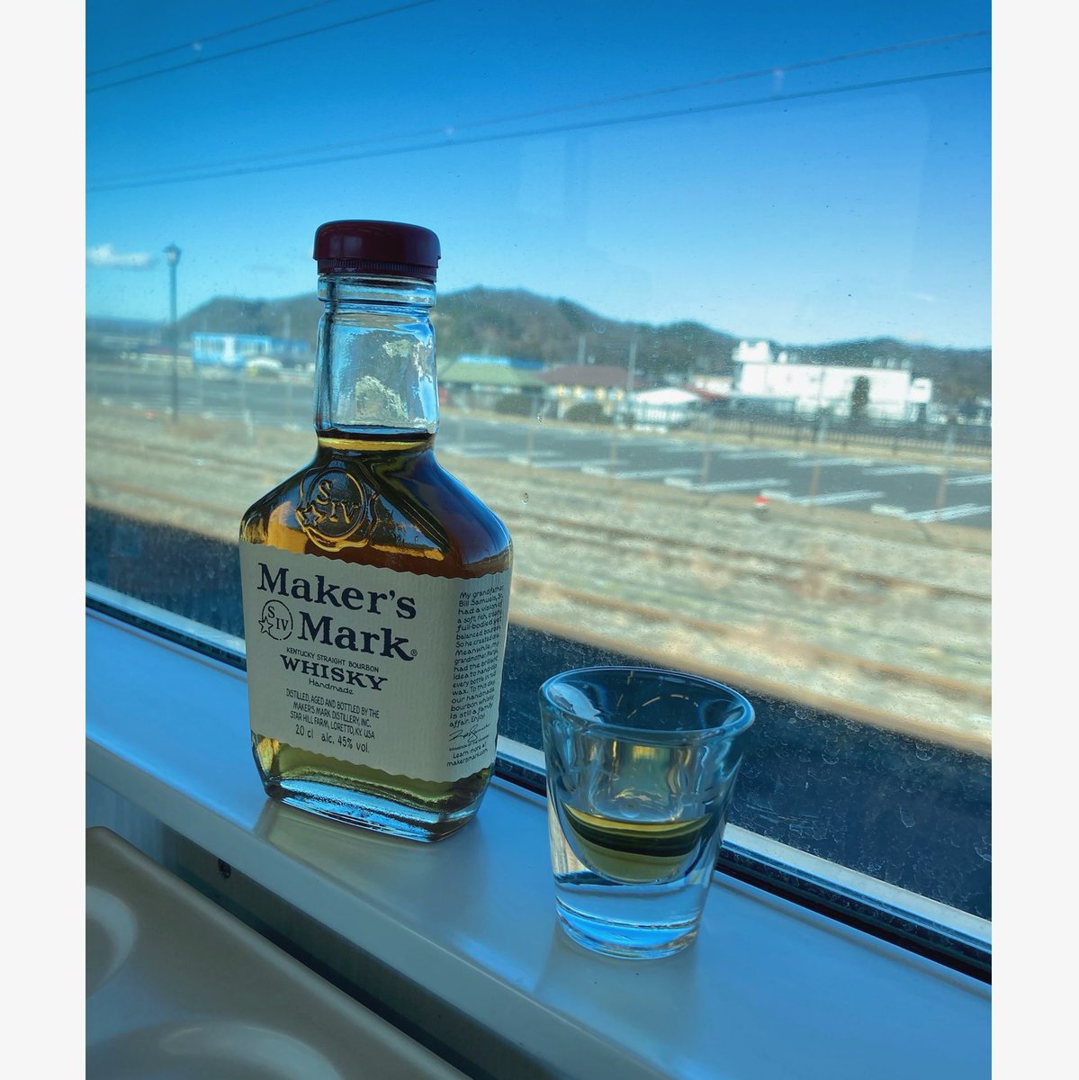 tamanchu's tweet photo. 今週も金曜日がやってまいりました。
玉川通信・余白だより18「四角い宇宙」を公開しました。

中学の時のお弁当から青森の駅弁まで、弁当箱という『四角い宇宙』について考えてみました。 https://t.co/RTCKeY5XfU