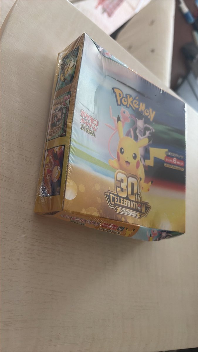 Sick_nurse_'s tweet photo. Amazonよ。
流石にこれは酷くないか？
ポケカに限らず箱がぺこぺこってどうよ？
忙しいのはわかるが楽しみにしてる人もおるわけやしもう少し丁寧に扱ってよね。
@amazon https://t.co/FlL8VkIAo4