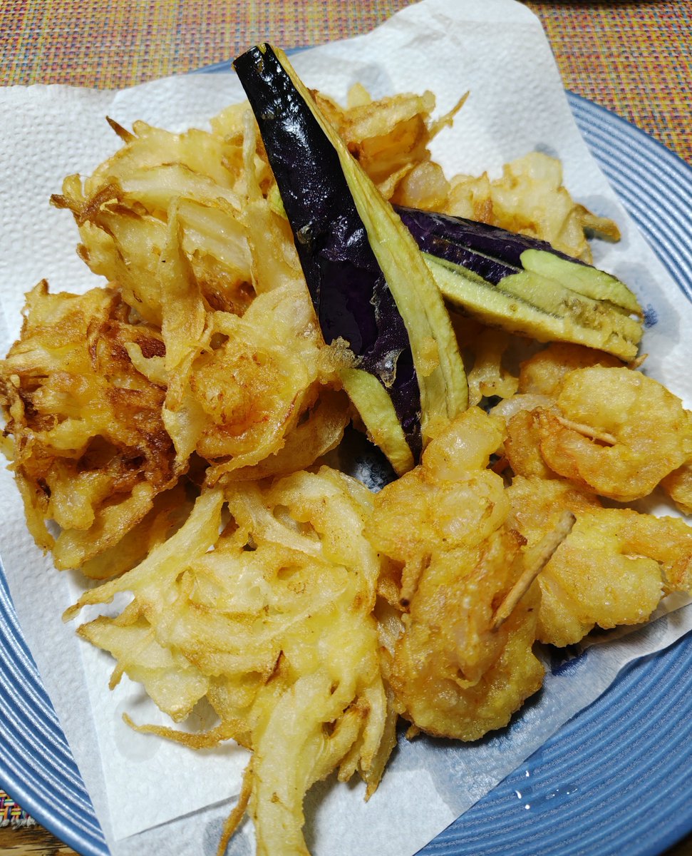 Albedolab2019's tweet photo. 天ぷら
#おうちごはん #X家庭料理部 #自炊 #食事記録 #飯テロ #グルメ #ランチ
【PS】
高級天ぷら店に
怒られる仕上がり 泣
天ぷら粉をシャバシャバにすると
ドバッっと追加されてしまう
この状況を打開したい 笑
https://t.co/oDPfCxFJw2 https://t.co/kQioLjLFT6