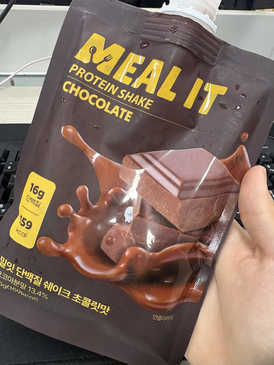 min9_boo's tweet photo. 와 밀잇 단쉐 이거 인정한다
단백질 쉐이크만의 이상한 잔여감? 이상한 맛 안 나고 걍 초코우유. 제티? 이런 것도 아님 걍 맛있는 초코우유임 밀잇 이거 대량구매간다 공구없낭 https://t.co/emOieWdbVc