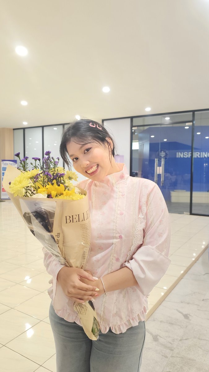 cloverrstarx's tweet photo. cumlaude titipan selempang yg sangat singkat https://t.co/QUlk0jGy57