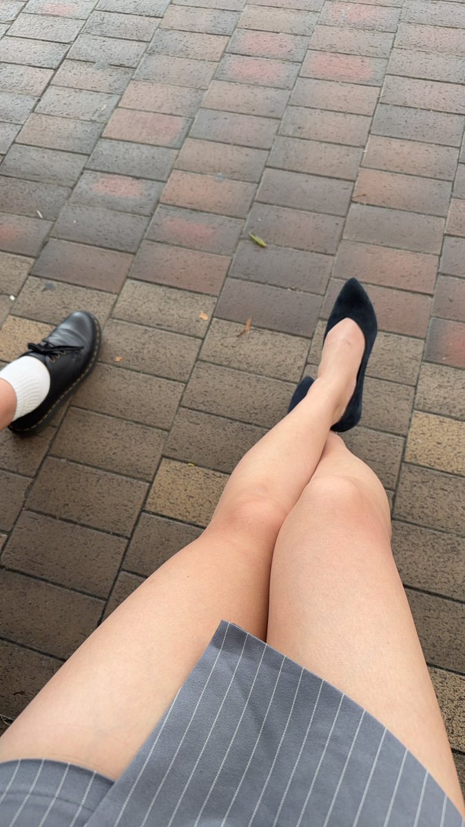 intjjehjeh's tweet photo. Battle 下先 OL贏定隔離學生妹小白襪贏🙈
#hkgirl #hkOL #長腿 #footfetısh #學生妹 #小白襪 #尖頭 https://t.co/jdkZmdt4VB