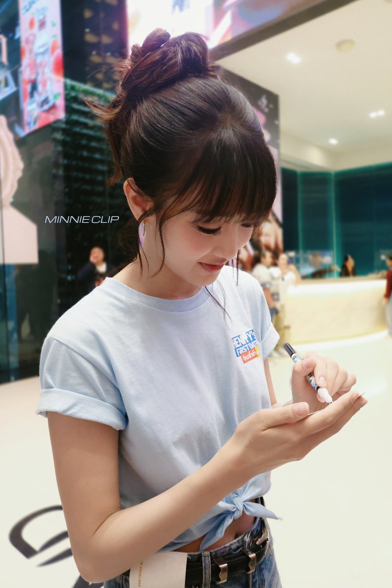 Minnie_Clip's tweet photo. 260917 So busy 🖊📝✒️📃

#아이들 #IDLE #MINNIE #민니 #มินนี่ #ミンニ
#HenrysFirstDates #HenryFirstDates
#เฮนรี่เฟิสต์เดทจีบซ้ำซ้ำเฮนรี่จำไม่ได้ https://t.co/w2Zn4tjSKD