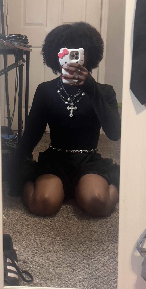 blasianfboy's tweet photo. Average emo twink build #femboy #fit #cute #swag https://t.co/YPMx2SUDrj
