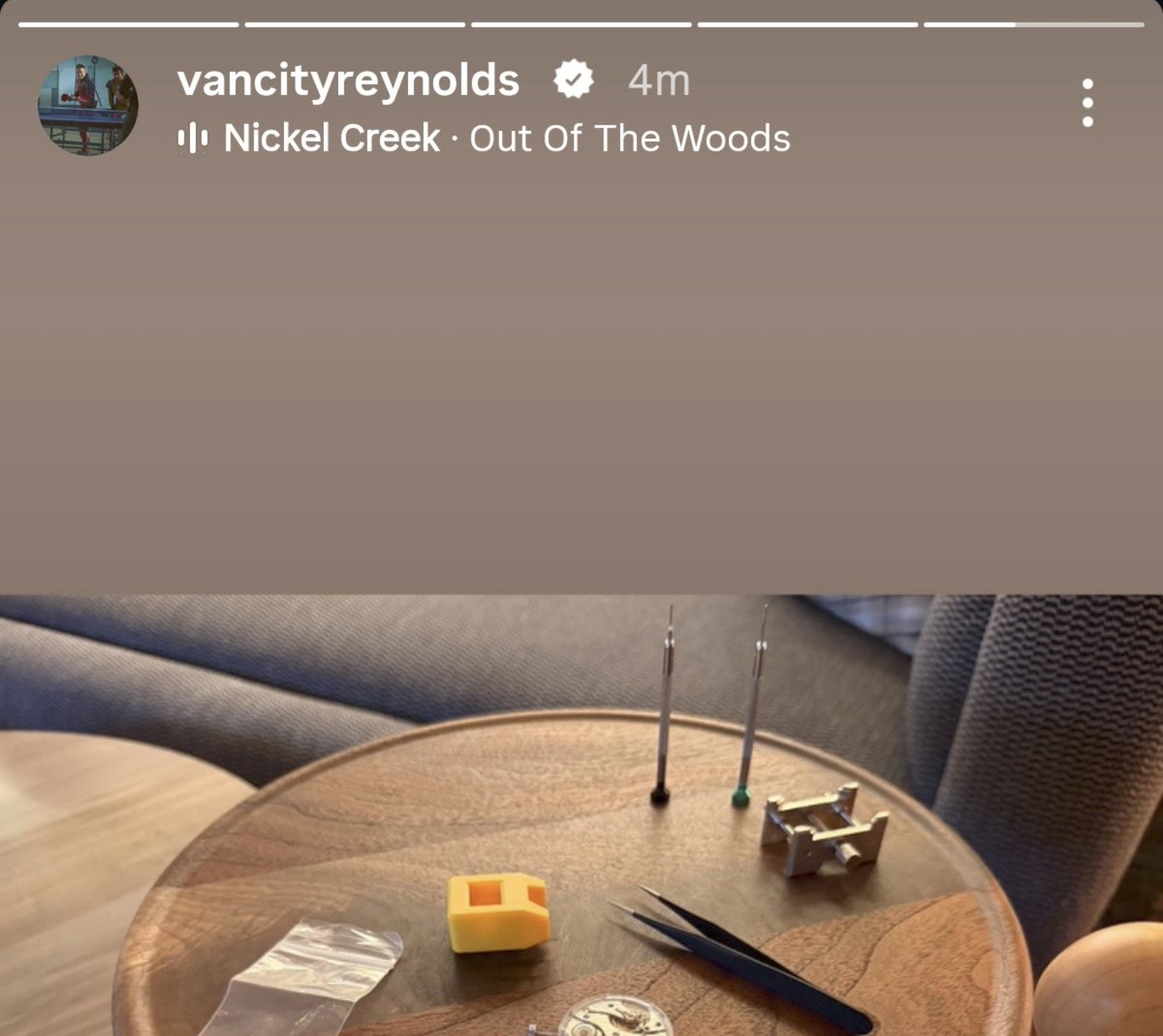 shookswiftie's tweet photo. if only it was like old times we'd know what song would have been on his story instead </3 https://t.co/uHuKrZTSPE
