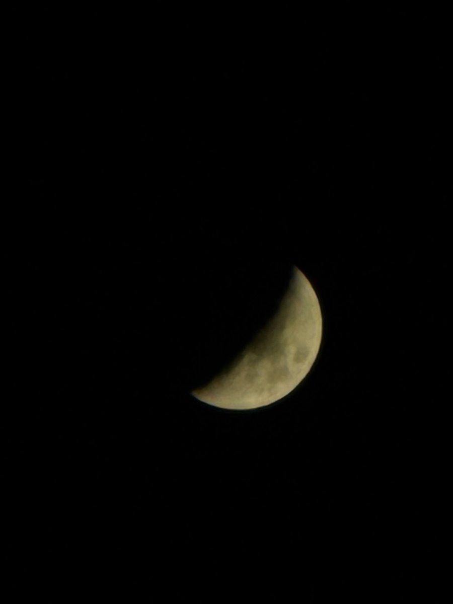 ii2lux's tweet photo. Tonight’s moon 🌙 . https://t.co/dTumDD89by