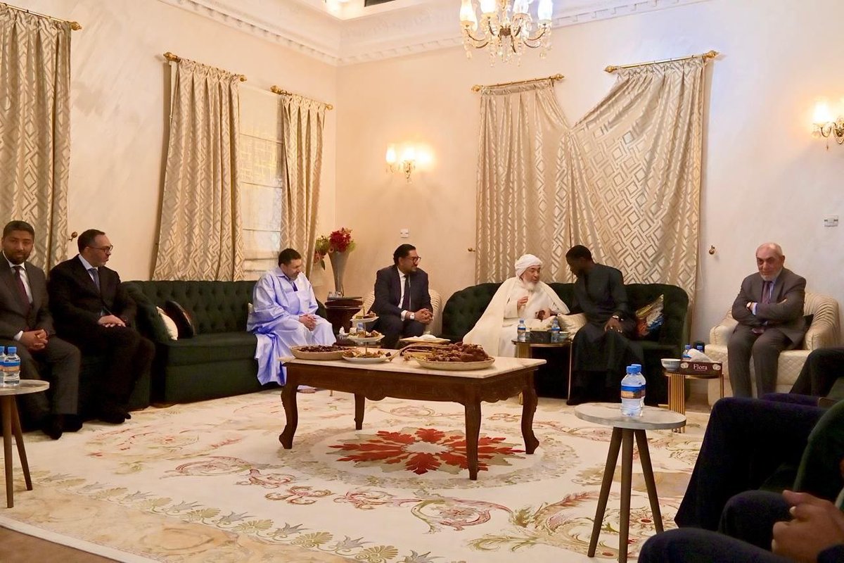 PR_Senegal's tweet photo. Lors de son escale à Nouakchott, le @PR_Diomaye a rendu visite à Cheikh Abdallah bin Bayyah, Président du Forum d’Abou Dhabi pour la Paix et de la Conférence africaine pour la Promotion de la Paix. Échanges sur la paix, la stabilité en Afrique et la lutte contre l’extrémisme. https://t.co/ZvJ0IWT7Yp
