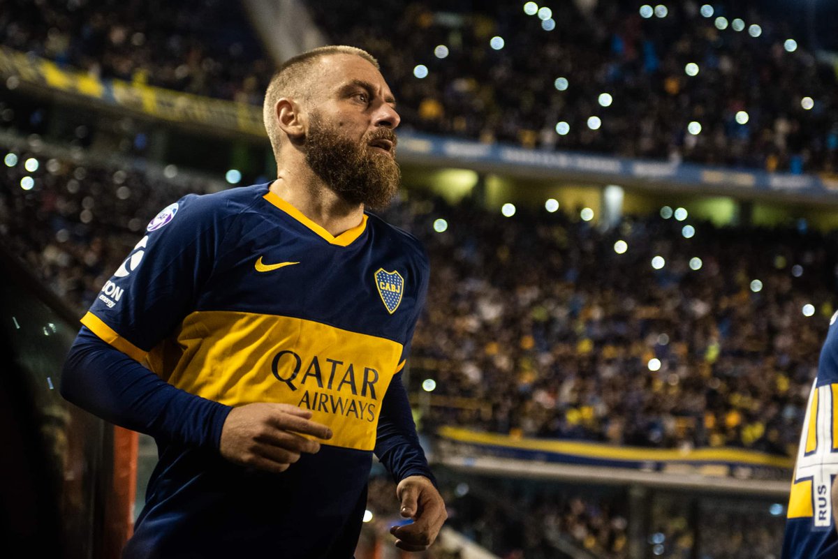 TikiTikiBJ's tweet photo. "La gente cantaba 'a Boca lo llevo en la sangre, lo llevo en el corazón', con lágrimas en los ojos, con orgullo. No es fácil encontrarlo en todo el mundo." https://t.co/cxuPU6VohY