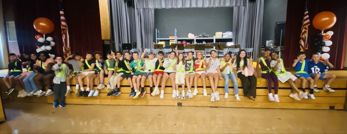 RobJanowitz_AP's tweet photo. Today we welcomed our first Safety Patrol group of the year! It is a tradition that teaches lessons that go beyond the school day — the value of community service, volunteerism, responsibility, leadership, and, most importantly, taking care of one another. @DrJosephRicca @MAS_PTA https://t.co/Me2wWTfxsm