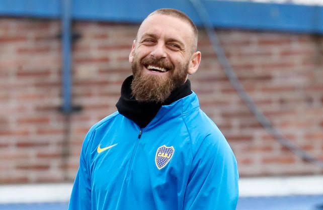 TikiTikiBJ's tweet photo. "La gente cantaba 'a Boca lo llevo en la sangre, lo llevo en el corazón', con lágrimas en los ojos, con orgullo. No es fácil encontrarlo en todo el mundo." https://t.co/cxuPU6VohY