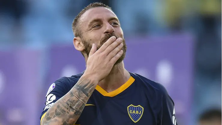 TikiTikiBJ's tweet photo. "La gente cantaba 'a Boca lo llevo en la sangre, lo llevo en el corazón', con lágrimas en los ojos, con orgullo. No es fácil encontrarlo en todo el mundo." https://t.co/cxuPU6VohY