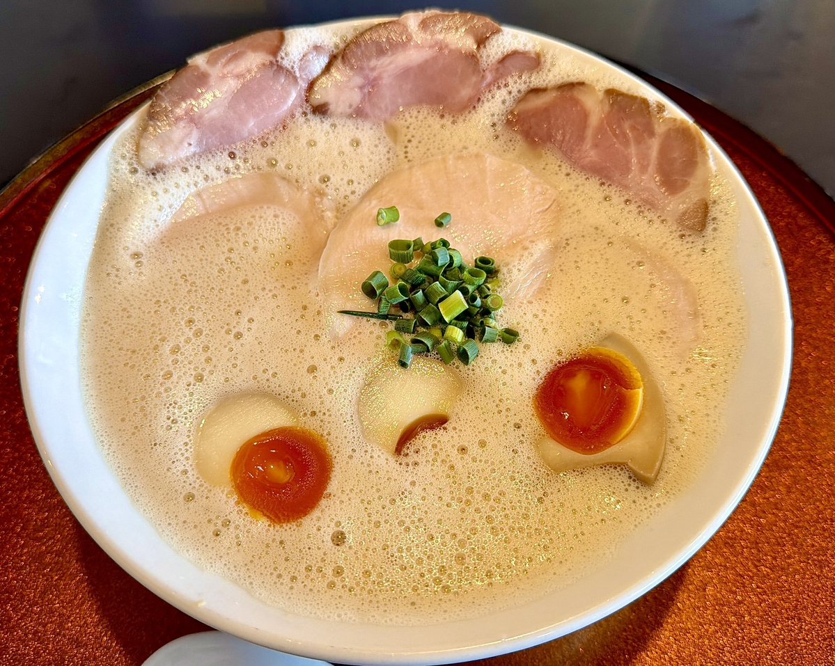 awatoro_saito's tweet photo. 9/18(金)本日昼のみ営業します！
お間違えないようご注意ください！

限定は泡極、豆乳担々麺です🍜

今日は朝から久々の晴れ☀️
すでに洗濯機3回目です👕
お出かけ気分の方は是非、ラーメンいかがですか？今日も元気にお待ちしております🤗

#ラーメン
#泡
#小山ランチ https://t.co/eO3e6VCtDU