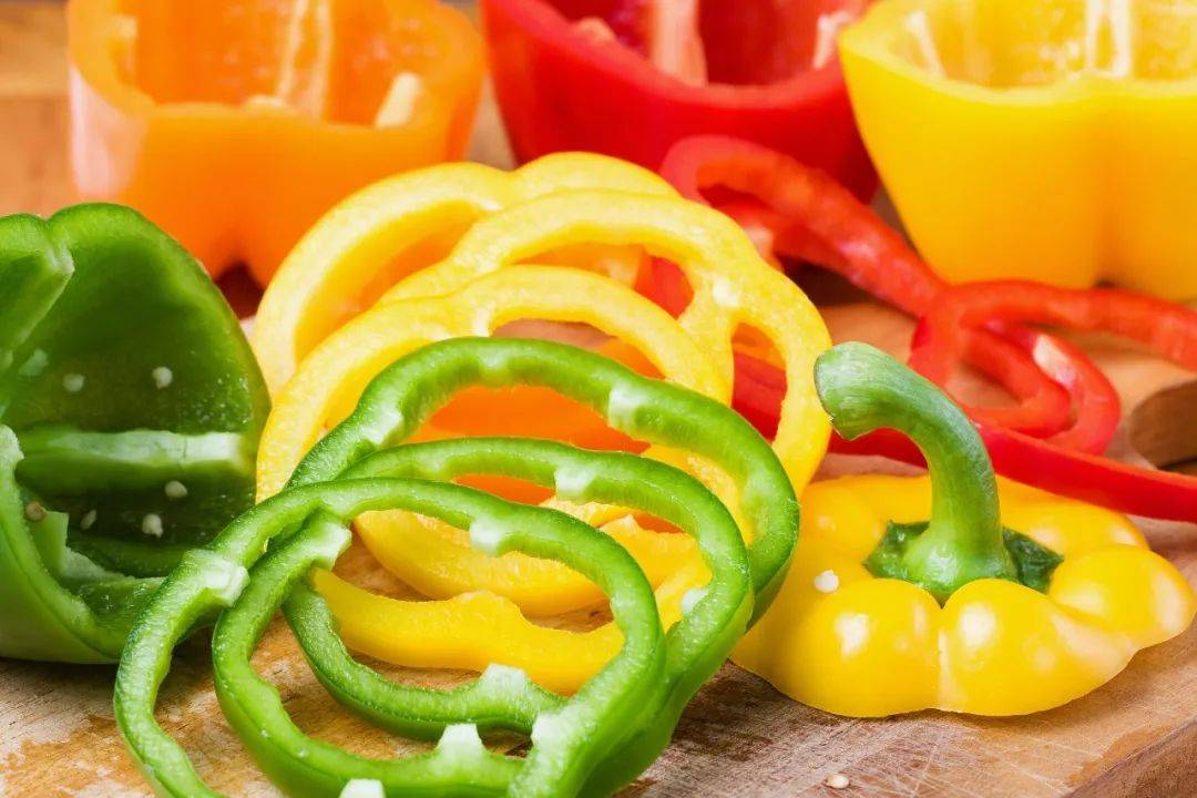 kkys4382's tweet photo. Fresh organic veggies just arrived! Sweet cherry tomatoes, crisp spinach u0026 juicy bell peppers. Stock up for your week’s healthy meals  #FreshEats #LocalProduce， https://t.co/dFUo0SeCV8