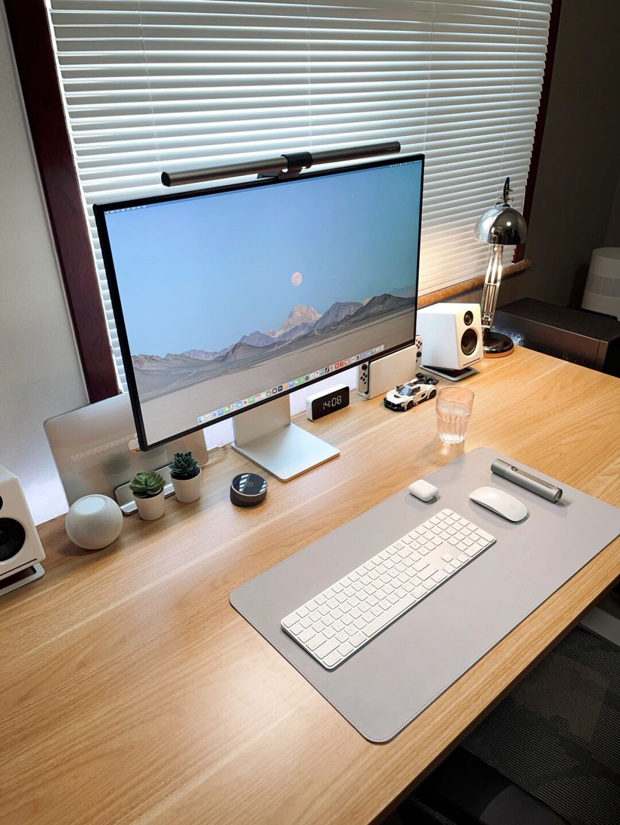 KennethAcru7p's tweet photo. Organización perfecta para tu escritorio: un mouse ergonomico, una planta pequea y agenda. Productividad y estilo en un solo espacio. https://t.co/Djgw68QrWs