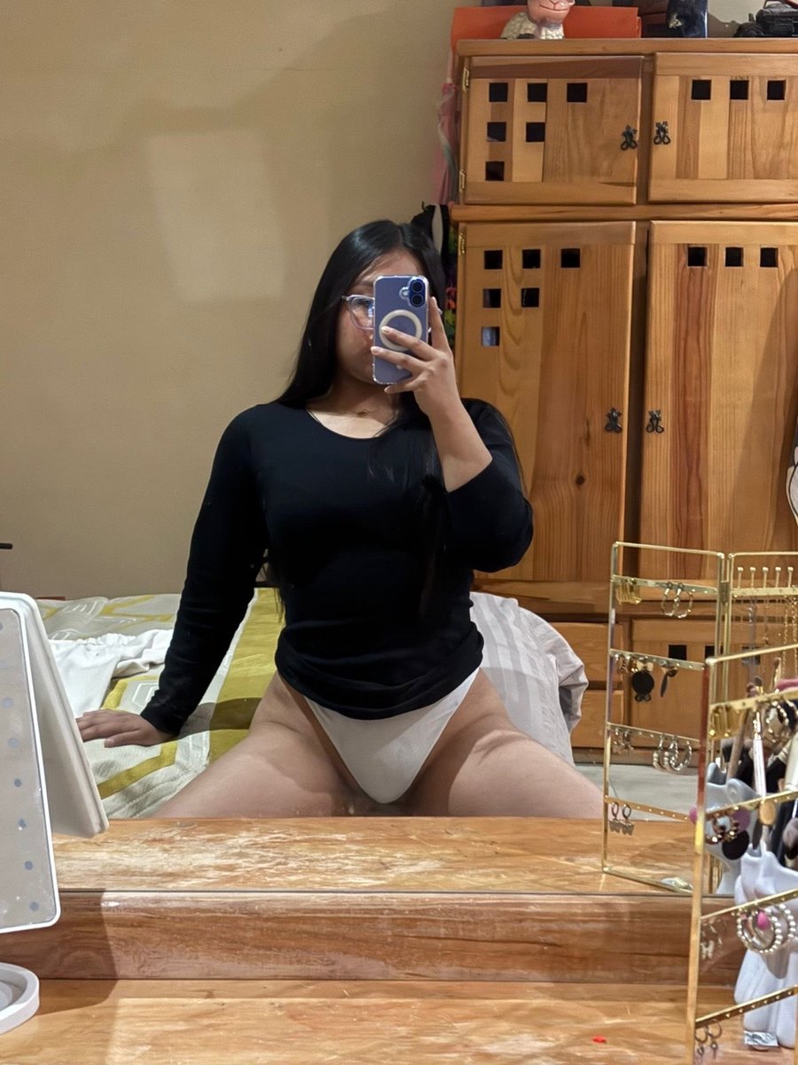 Morbososrt's tweet photo. Hija de tu puta madre! Que delicia de panochota te cargas mija, con razón se te marca bien mamon el chochote en leggins, que rico tocarte lo inflamadota que se ve https://t.co/G4cNOdjlCZ