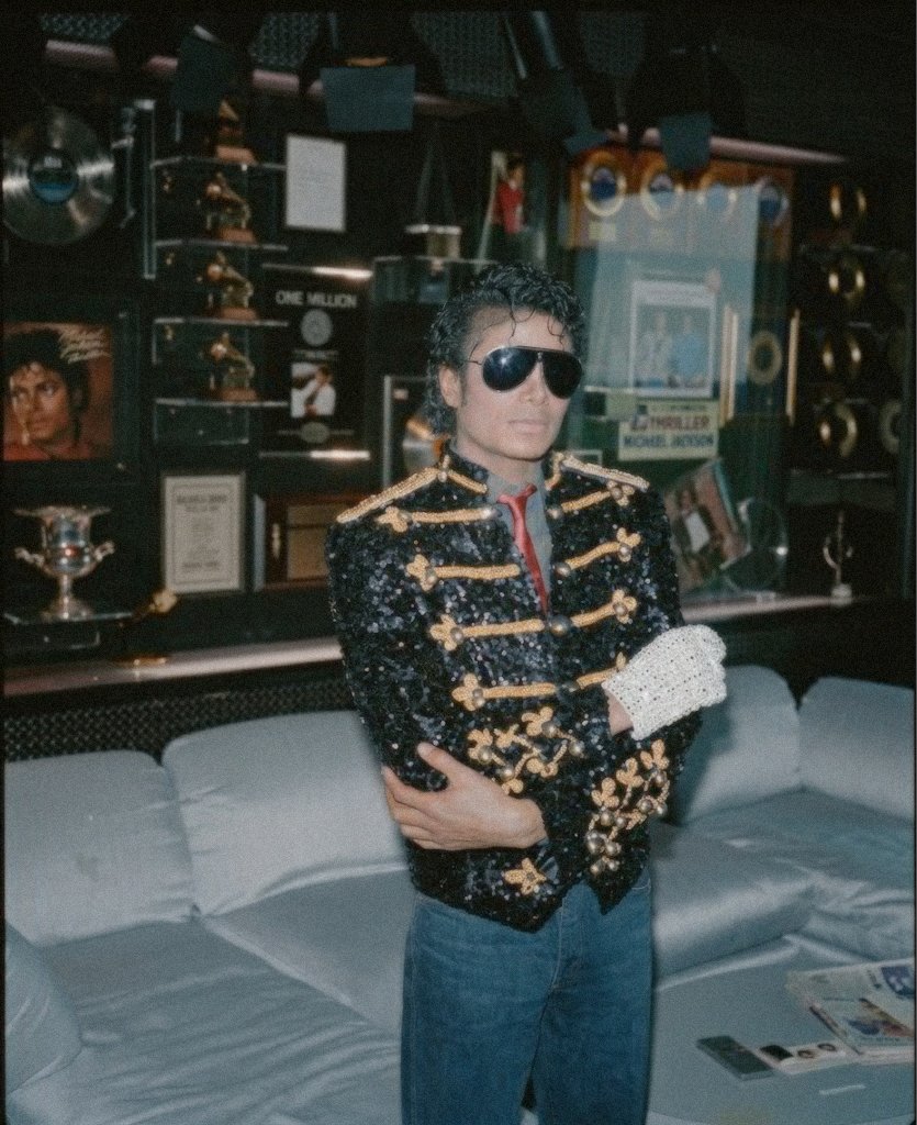 MJMultiverse's tweet photo. Rare photos of Michael Jackson. Circa 1985 https://t.co/hLMQpFuYMT