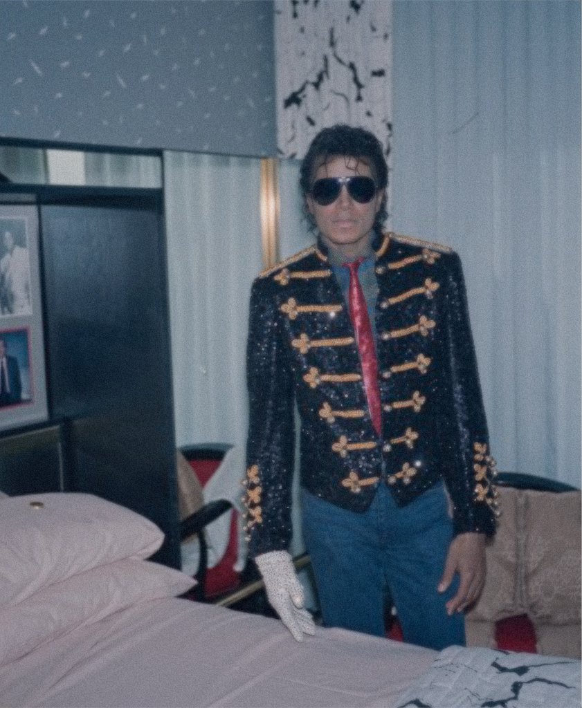 MJMultiverse's tweet photo. Rare photos of Michael Jackson. Circa 1985 https://t.co/hLMQpFuYMT