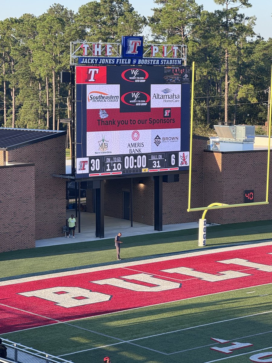 ToombsDogs's tweet photo. FINAL: Toombs County Football JV defeats Appling County Football JV 30-6.

Presented by DOT Foods

#GoDOGS #BeADOG #BAD https://t.co/giKBKgVzwF