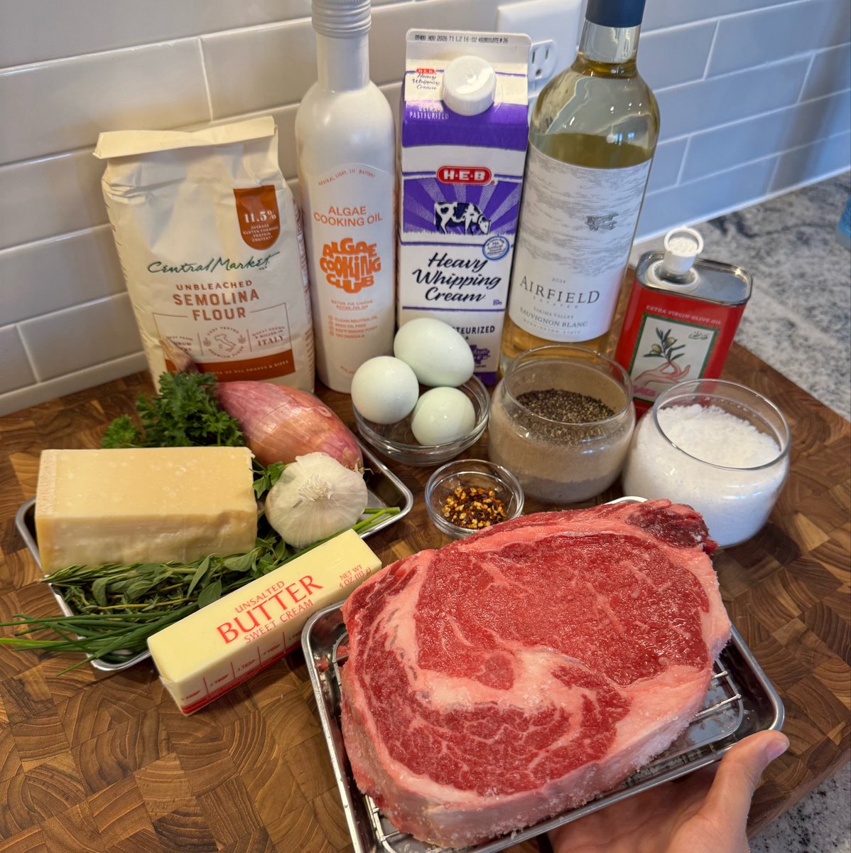 emijujuu's tweet photo. before vs after

creamy garlic parm steak pasta!
i even made the rigatoni by hand :) https://t.co/Df06YT2DrP