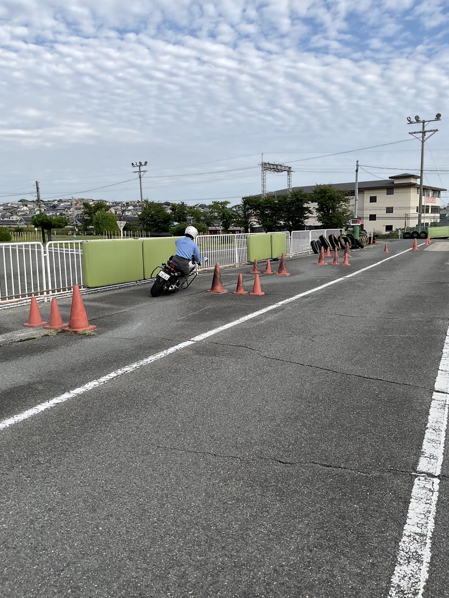 NaraMotorSchool's tweet photo. おはようございます( ´ ▽ ` )
二輪指導員の朝の
練習風景です＾＾
技能レベルアップに
頑張ってます！

本日の空席状況は、
各時間キャンセル待ちです。
ご希望の方は、
③番カウンターまで
お越しください。
#朝練　
#二輪　
#ならじ
#技能レベルアップ
#キャンセル待ち
#練習 https://t.co/H8IWCMwXly