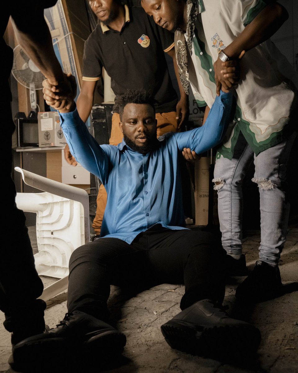 7heXfiinder's tweet photo. @jig_gyx @Georgewove01 @AirtelNigeria 6.5GB wey I do last don remain 900mb
Nahin I say make I come top up o. See me see wahala https://t.co/tHBX5W3fU5