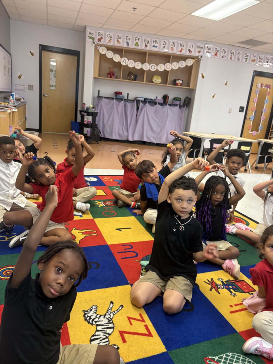 IsonS_Kinder's tweet photo. Look what's happening in Ms.Ramirez's class they are practicing positional words with cubes . https://t.co/C740M1iChL