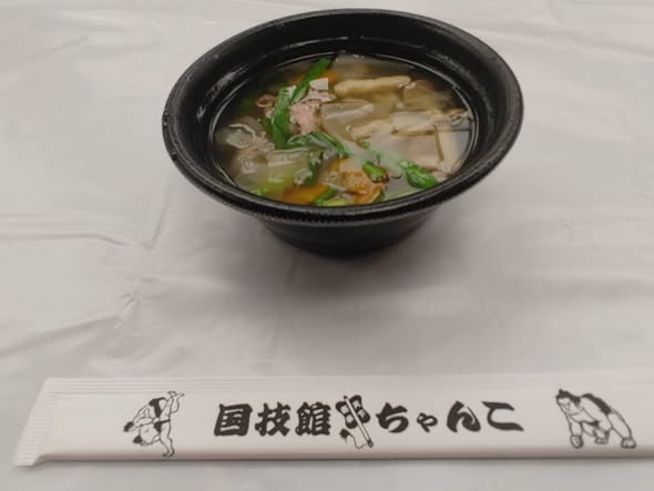 kusunoki224's tweet photo. 昨日は大相撲観戦。毎日、満員御礼の垂れ幕が下がる。
出羽の海部屋のちゃんこ（＠500円）を食べて、足が痛いながらも座り続ける。豪ノ山の突進に驚く。
私の場合は、歌舞伎座、江戸東京博物館より、国技館！ https://t.co/UNSkWzYnwf