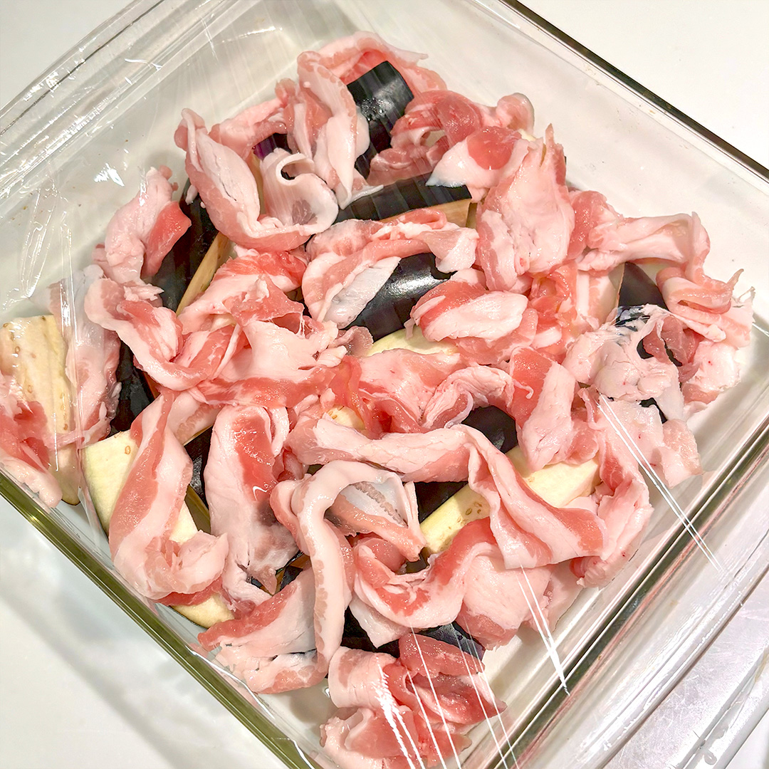 TastyJapan's tweet photo. 【なす、全部この味付けにして】じゅわとろすぎてご飯が止まらん。チンして和えるだけ。じゅわとろなす豚

なす、じゅわとろすぎ！ 味しみしみのなすに豚バラのうまみが絡んで、ご飯が止まらないおいしさ。ひと口食べたら箸が止まりません。レンチンだけで作れるのもうれしいポイントです。

詳しくはリプ欄を見てね👇