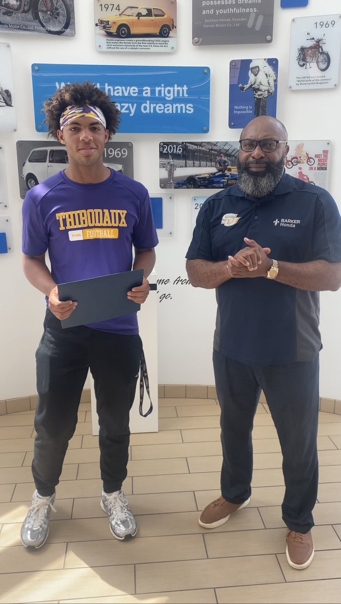 courierchris's tweet photo. Congrats to the Week 2 Barker Honda winners sponsored by Chris Singleton Sports and Nicholls Department of Mass Communication

The male winner is Thibodaux QB Damien Robertson.

The female winner is E. D. White High volleyball player Kiley Johnson. 

Congrats! @BarkerHonda https://t.co/VZHyEJrpJU