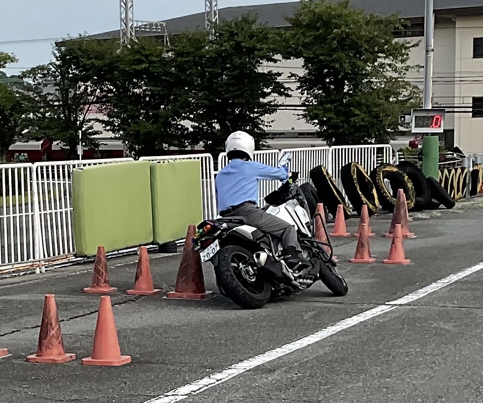 NaraMotorSchool's tweet photo. おはようございます( ´ ▽ ` )
二輪指導員の朝の
練習風景です＾＾
技能レベルアップに
頑張ってます！

本日の空席状況は、
各時間キャンセル待ちです。
ご希望の方は、
③番カウンターまで
お越しください。
#朝練　
#二輪　
#ならじ
#技能レベルアップ
#キャンセル待ち
#練習 https://t.co/H8IWCMwXly