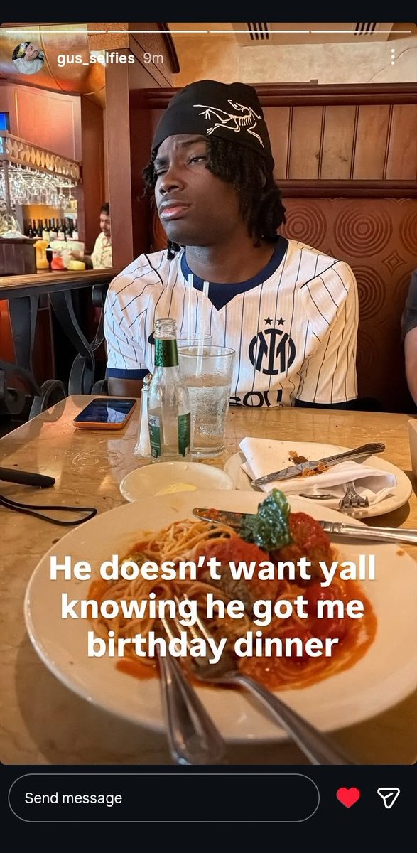 Not_kayz11's tweet photo. Kanel brought gus his birthday dinner 🤍 https://t.co/sHHGNOzsag