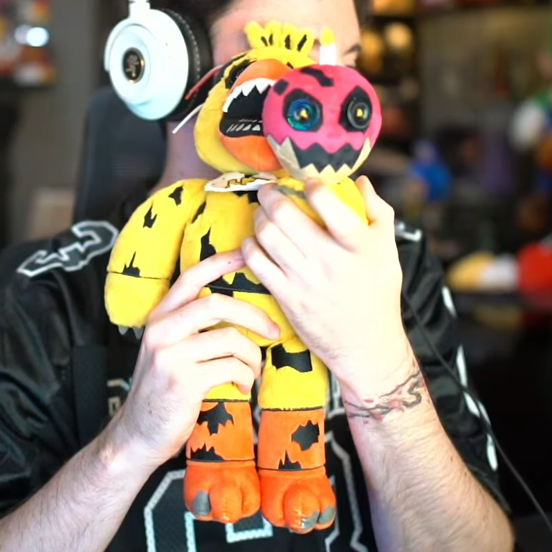 JonnyBlox's tweet photo. First look at Hex's upcoming Nightmare Chica plush from Five Nights at Freddy's 4!

(Via: DawkoLIVE)
#fnaf #fivenightsatfreddys https://t.co/O2FerUE0Os