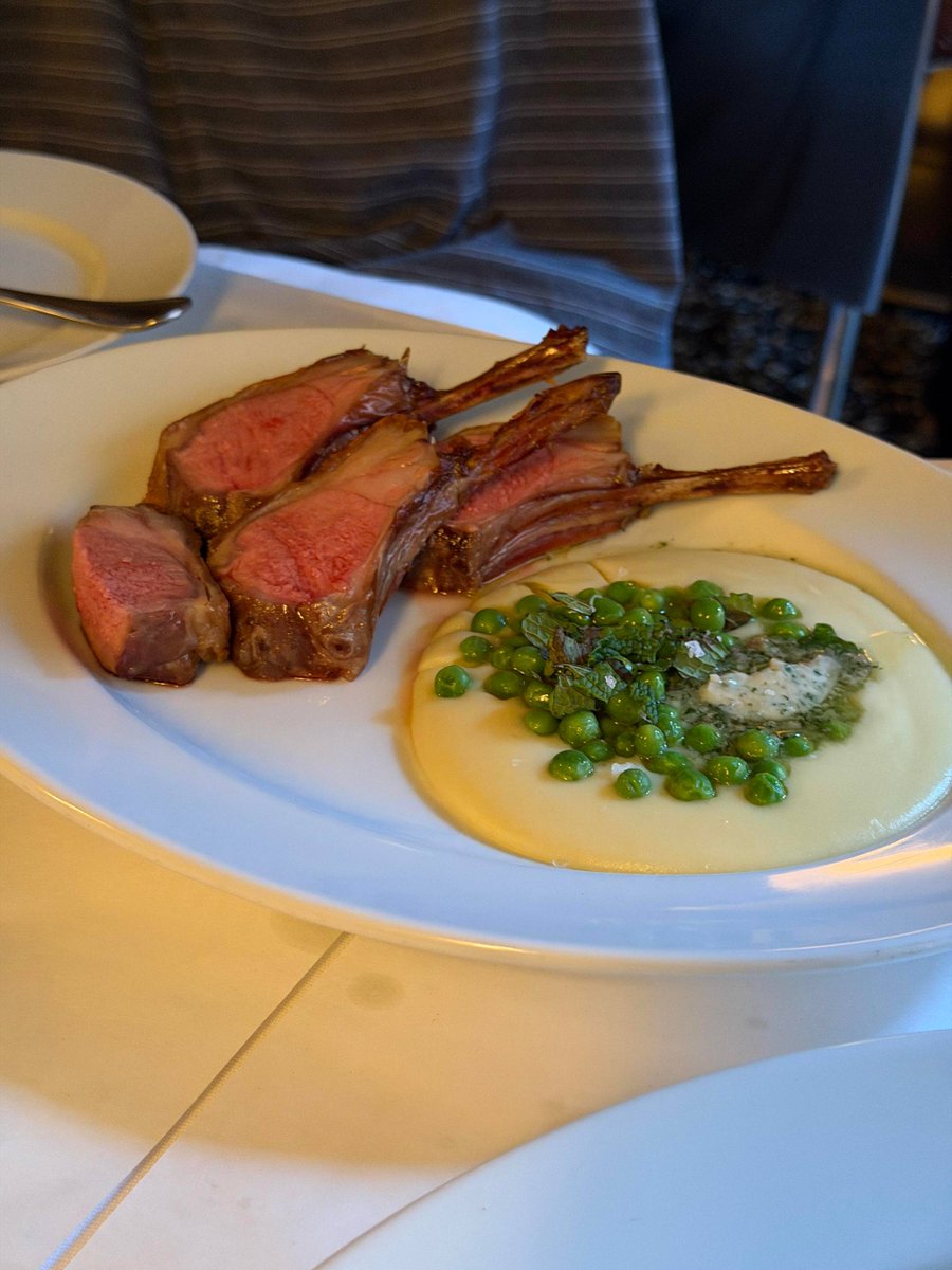olilaw's tweet photo. Good food, great company, and the kind of night that cures a long week. The lamb chops were absolutely incredible, but honestly, that strawberry sorbet stole the show. 🍓🍨

#TastingTable
#ChefGram
#Foodstagram
#InstaFoodie
#DailyFoodFeed https://t.co/OBo9tsQDBY