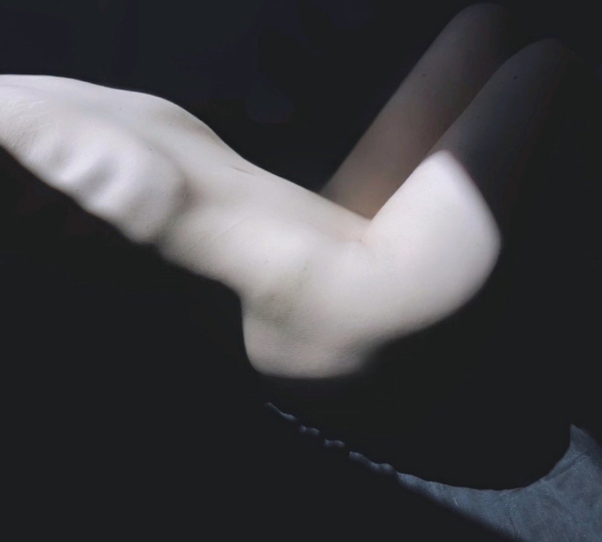 sxlxntshxdxw's tweet photo. bruised light. || s i l e n t _ s h a d o w https://t.co/JurYj9TkL0