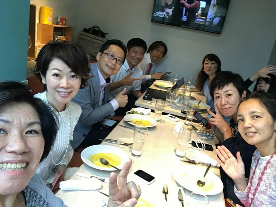 hideaki_kaneko7's tweet photo. 【再会、そして別れ】

7年前、「はじめてのツイッタ���講座」で出会った金谷眞紀子さん。

「マッキー」の愛称で親しまれた方でした。

今年3月、数年ぶりに再会。
まさか、それが最後になるとは……。
先月25日に急逝されたと知りました。

心よりご冥福をお祈りいたします。 https://t.co/w2b3XHqGyR