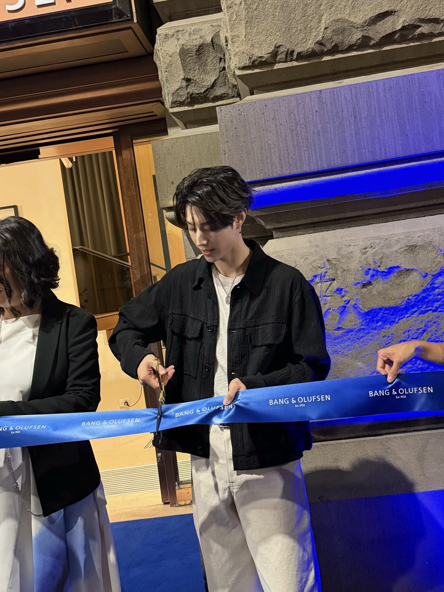 DNAmngmnt's tweet photo. @BangOlufsen Martin Place Flagship grand opening in Sydney 💙 

#BangOlufsen
#BangOlufsenAustralia
#MarkTuan https://t.co/nISgTLkQLW