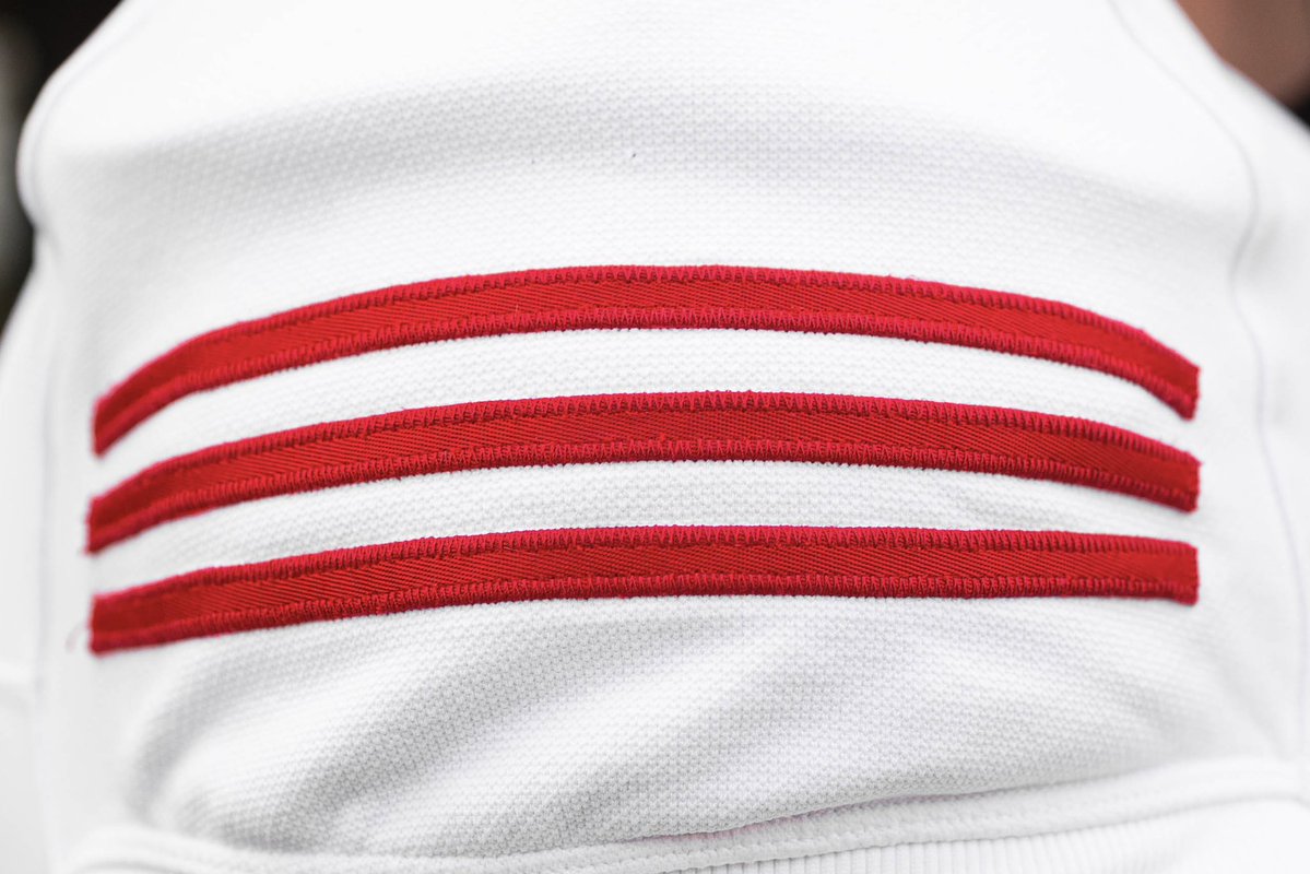 MiamiOHFootball's tweet photo. 𝑫𝒆𝒕𝒂𝒊𝒍𝒔 𝗶𝗻 𝗖𝗶𝗻𝗰𝘆 🏙️ 

#RiseUpRedHawks |  🎓🏆 https://t.co/xZNqNFuKxY