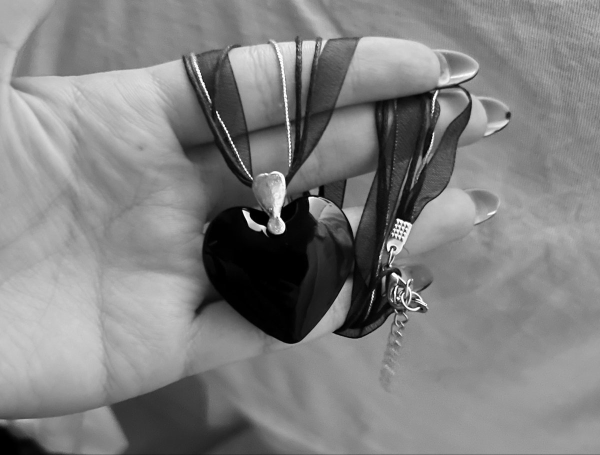 JadeGoddessBrat's tweet photo. Anillo regalito de @Labrujitadelsu 💜

💸 Reembolsos disponibles:
-Collar ~ 10€
-Tatus chorras (pagas el de mi mejor amiga también) ~ 16€ 

💸 #findom #femdom #paypig pagafantas pelele humanatm sumisofinanciero spoiledbratty spoilme goddess 💸 https://t.co/lzK9NZZesg